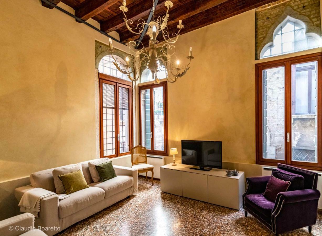 Gondola Bianca Venisejetaime Apartment Bagian luar foto