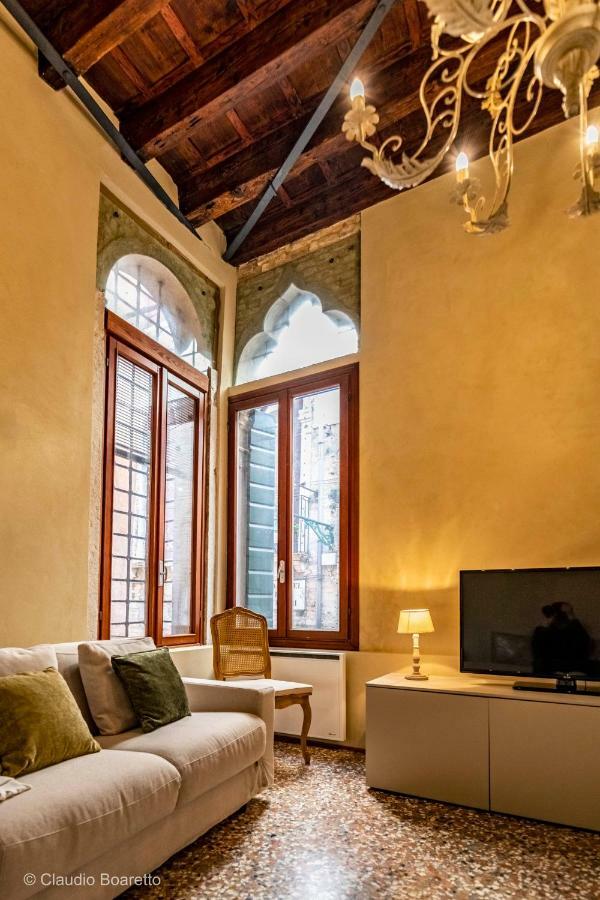 Gondola Bianca Venisejetaime Apartment Bagian luar foto